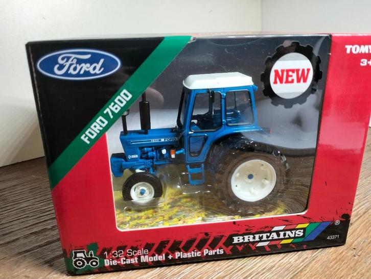 Te koop Britains Ford 7600 dubbellucht ., Hobby en Vrije tijd, Modelauto's | 1:32, Nieuw, Tractor of Landbouw, Britains, Ophalen of Verzenden