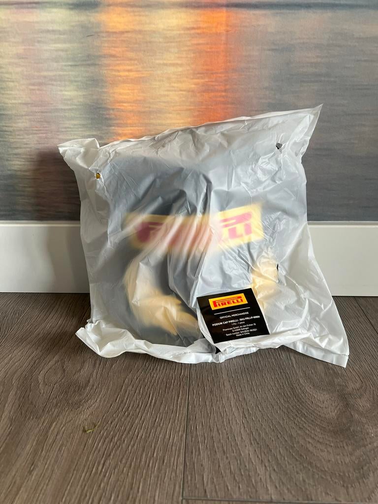 Orginele Nieuwe Pirelli f1 Podium Cap!!, Verzamelen, Automerken, Motoren en Formule 1, Nieuw, Ophalen of Verzenden