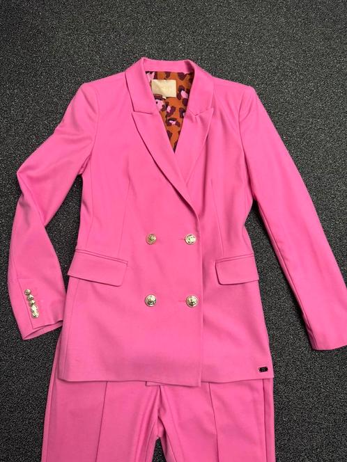 Roze pak van Josh V colbert met broek maat M Als nieuw, Kleding | Dames, Jasjes, Kostuums en Pakken, Zo goed als nieuw, Kostuum of Pak