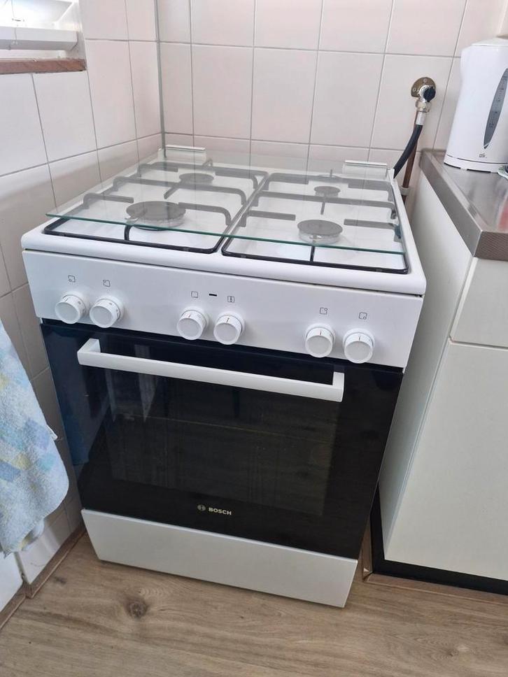 Gasfornuis merk Bosch, Witgoed en Apparatuur, Fornuizen, Gebruikt, Vrijstaand, Gas, 4 kookzones, 85 tot 90 cm, Ophalen