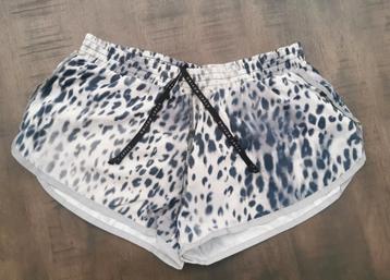 Bershka Start Moving short mt. M beschikbaar voor biedingen