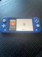 Blauwe Nintendo Switch Lite met oplader en bescherm hoes, Spelcomputers en Games, Spelcomputers | Nintendo Switch Lite, Ophalen of Verzenden