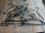 Gratis 11 kleding hangers kleerhangers  gratis ophalen, Kleding | Dames, Kledinghangers, Ophalen, Zo goed als nieuw, Kunststof