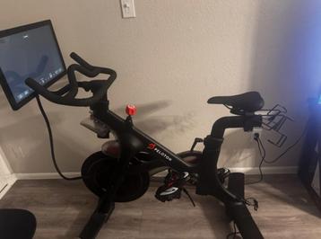 Peloton hometrainer - zwart, verstelbaar beschikbaar voor biedingen