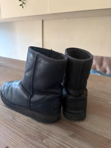 Originele Zwarte glad leren Ugg short boots mt 38 beschikbaar voor biedingen