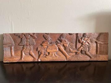 Handgesneden houtsnijwerk uit Africa beschikbaar voor biedingen