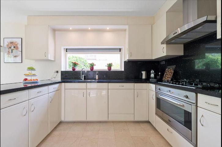 Crème U-keuken met Granieten Blad compleet met apparatuur!, Huis en Inrichting, Keuken | Complete keukens, Gebruikt, Hoekkeuken