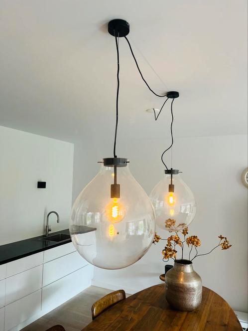 Set van 2 glazen moderne hanglampen met zwart, Huis en Inrichting, Lampen | Hanglampen, Zo goed als nieuw, Minder dan 50 cm, Glas