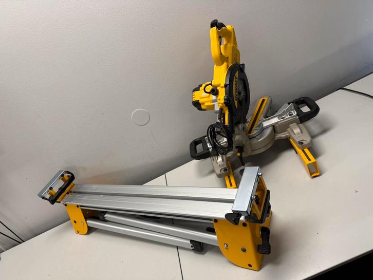 De Walt Afkortzaag + Onderstel Set ***Z.G.A.N.***, Doe-het-zelf en Verbouw, Gereedschap | Zaagmachines, Gebruikt, Afkortzaag, 1200 watt of meer