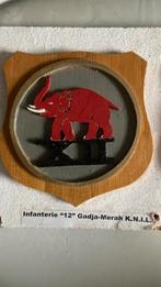 KNIL Gadja Merah Infanterie 12, Verzamelen, Ophalen of Verzenden, Landmacht, Nederland, Embleem of Badge