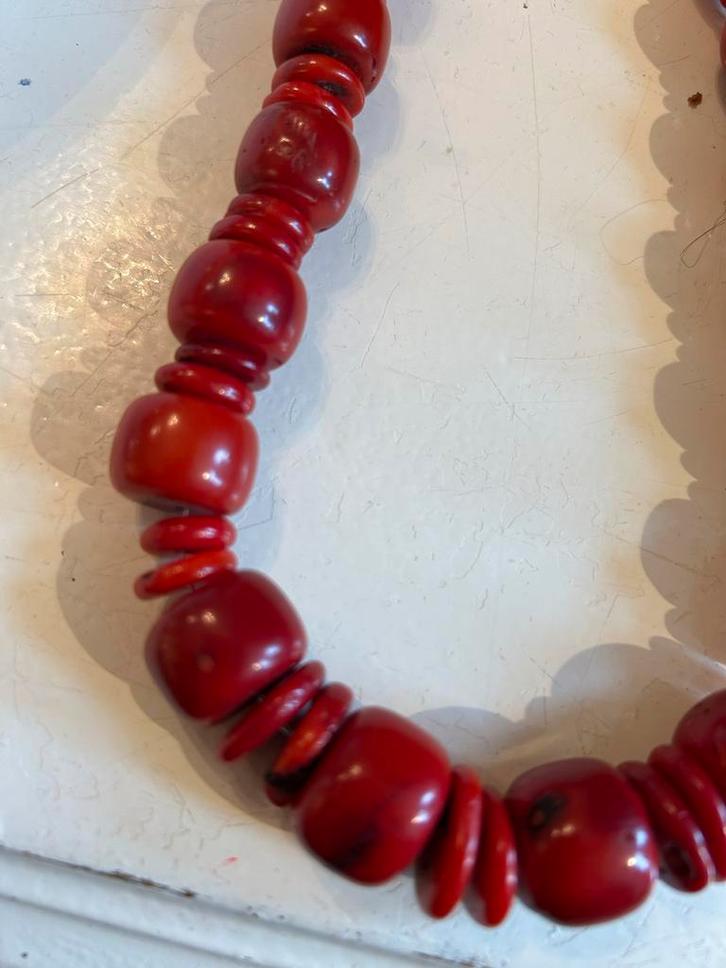 Oude Bloedkoraal Ketting - Prachtig Rood!, Sieraden, Tassen en Uiterlijk, Kettingen, Gebruikt, Steen of Mineraal, Rood, Met edelsteen
