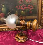 Wandlamp antiek olielamp, hout, lampenkap glas olie lamp, Huis en Inrichting, Lampen | Wandlampen, Klassiek / antiek, Glas, Verzenden