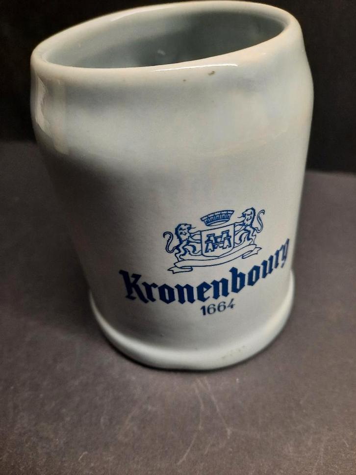 Bierpul van aardewerk Kronenbourg 1664, Verzamelen, Biermerken, Zo goed als nieuw, Pul(len), Overige merken, Ophalen of Verzenden