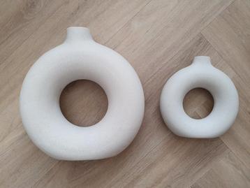 Set H&M keramieken donut vazen, 21 en 31 cm hoog