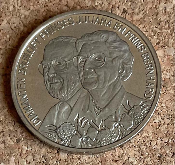 Penning Diamanten Bruiloft Prinses Juliana en Prins Bernhard, Postzegels en Munten, Penningen en Medailles, Overige materialen