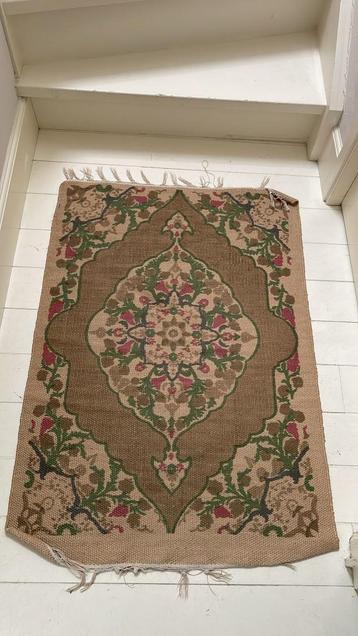 Tapijtje100x68cm beschikbaar voor biedingen