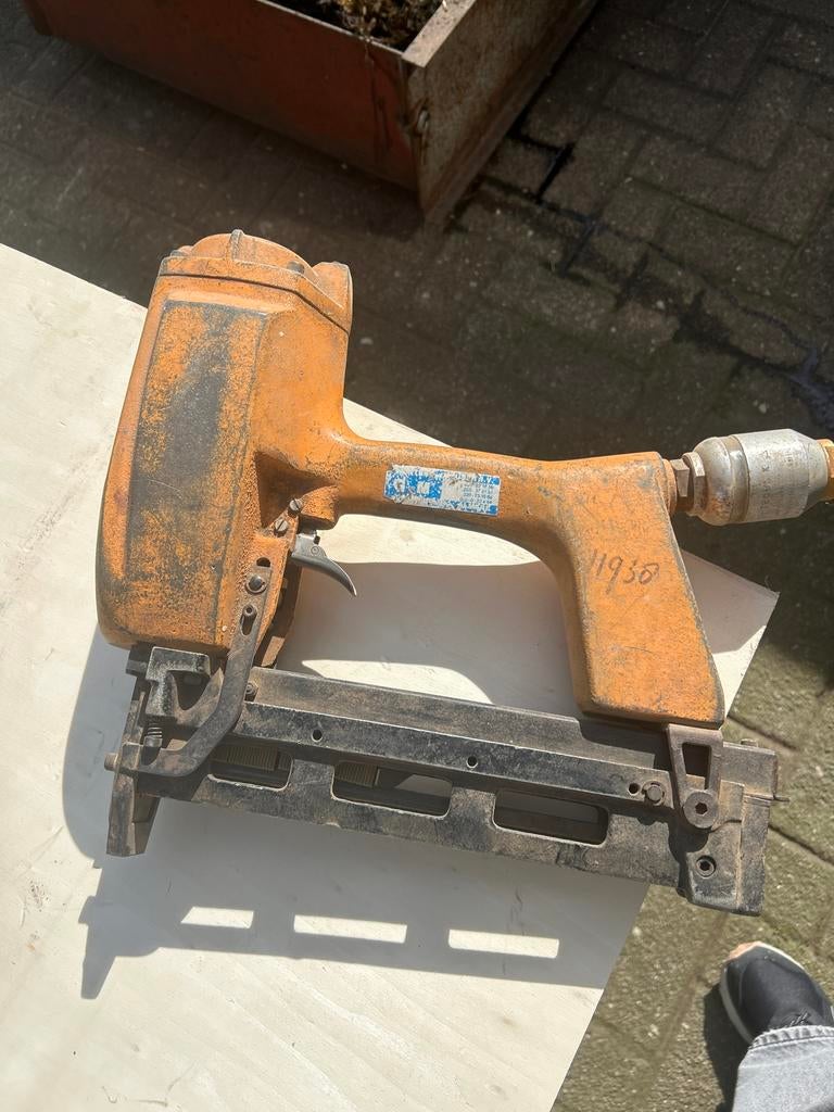 Robuuste pneumatische tacker - GM, Doe-het-zelf en Verbouw, Ophalen, Gebruikt