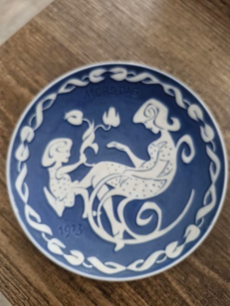 Royal Copenhagen Moederdagbord uit 1973. , Antiek en Kunst, Antiek | Wandborden en Tegels, Ophalen of Verzenden