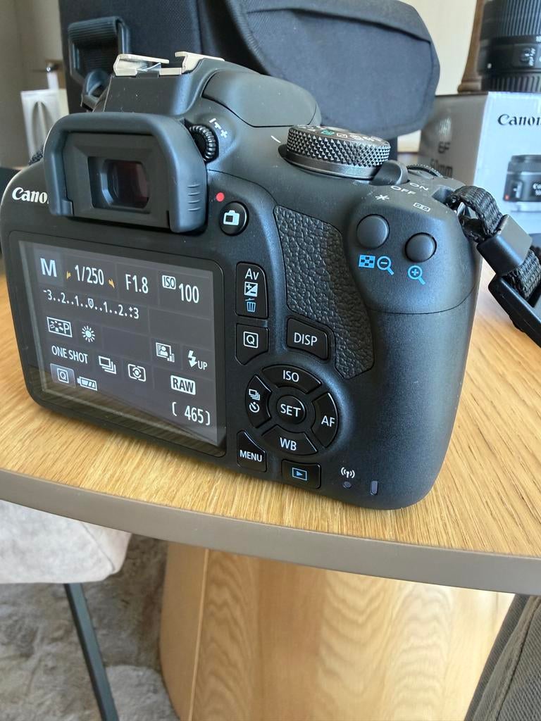 Canon EOS 2000D spiegelreflexcamera met 18-55mm lens, Ophalen, Spiegelreflex, Canon, Zo goed als nieuw