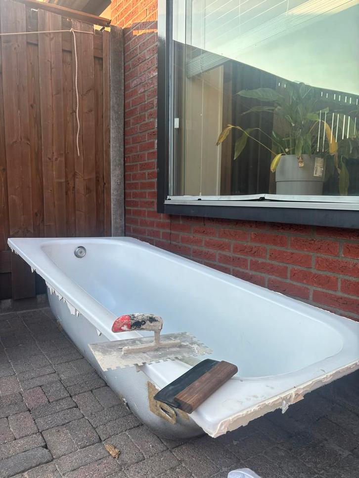 Gebruikt ligbad - Ideaal voor tuin of project, Doe-het-zelf en Verbouw, Sanitair, Gebruikt, Bad, Ophalen