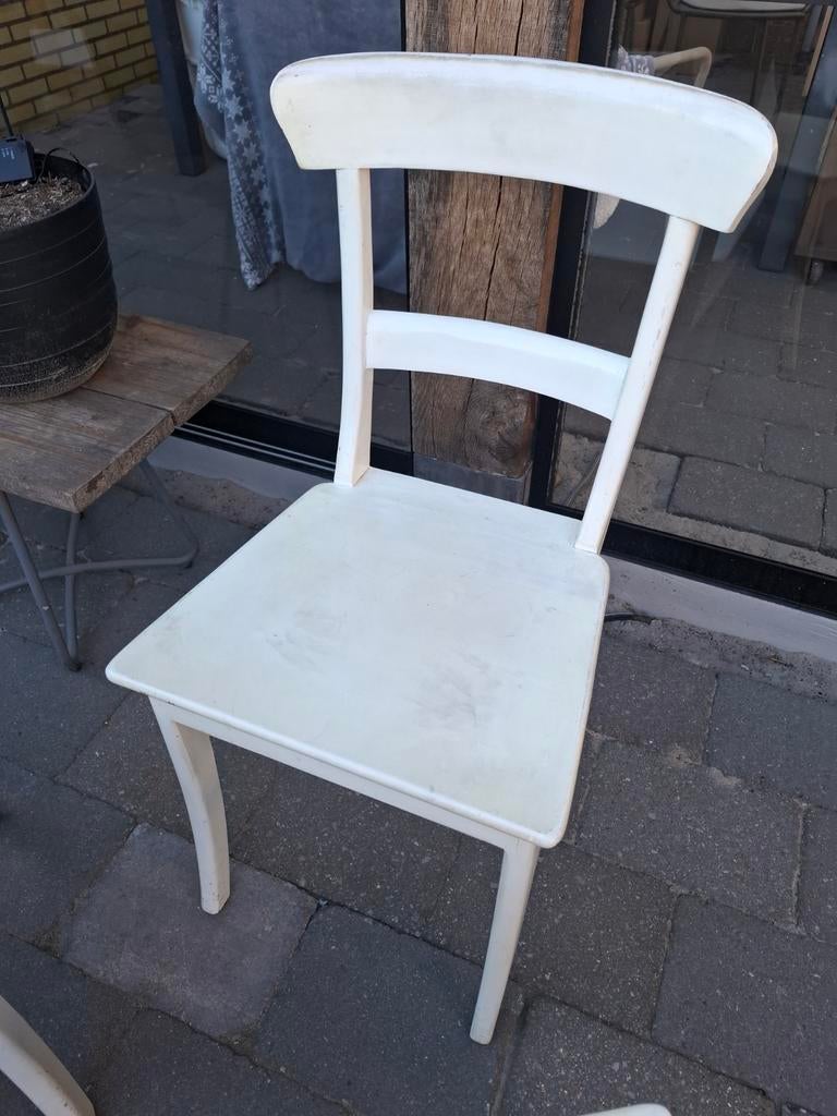 Houten stoelen met gebruikerssporen, Ophalen, Gebruikt, Wit, Vier