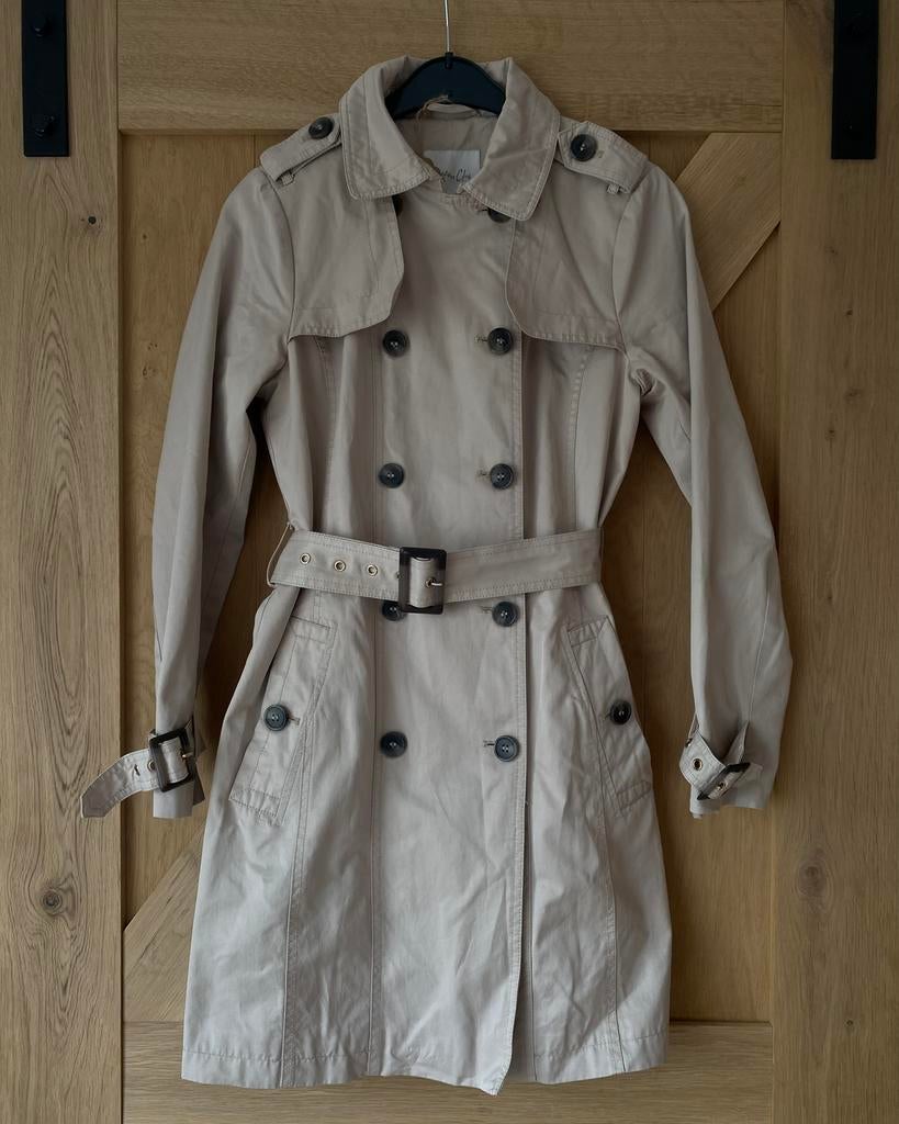 Trench coat Cotton Club XS (Nieuwprijs: €69.95), Kleding | Dames, Jassen | Zomer, Zo goed als nieuw, Maat 34 (XS) of kleiner, Beige