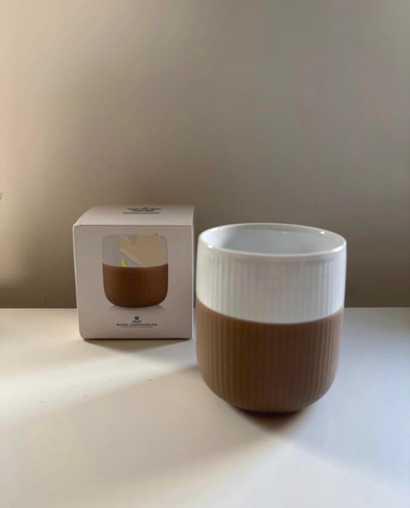 Royal Copenhagen Geribbelde Mok - Bruin/Wit, Huis en Inrichting, Keuken | Servies, Nieuw, Ophalen of Verzenden, Overige stijlen