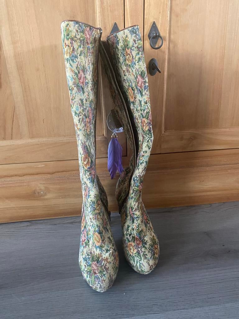 Retro hoge laarzen met bloemenprint, Sacha, maat 37, Kleding | Dames, Schoenen, Ophalen of Verzenden, Zo goed als nieuw, Overige kleuren