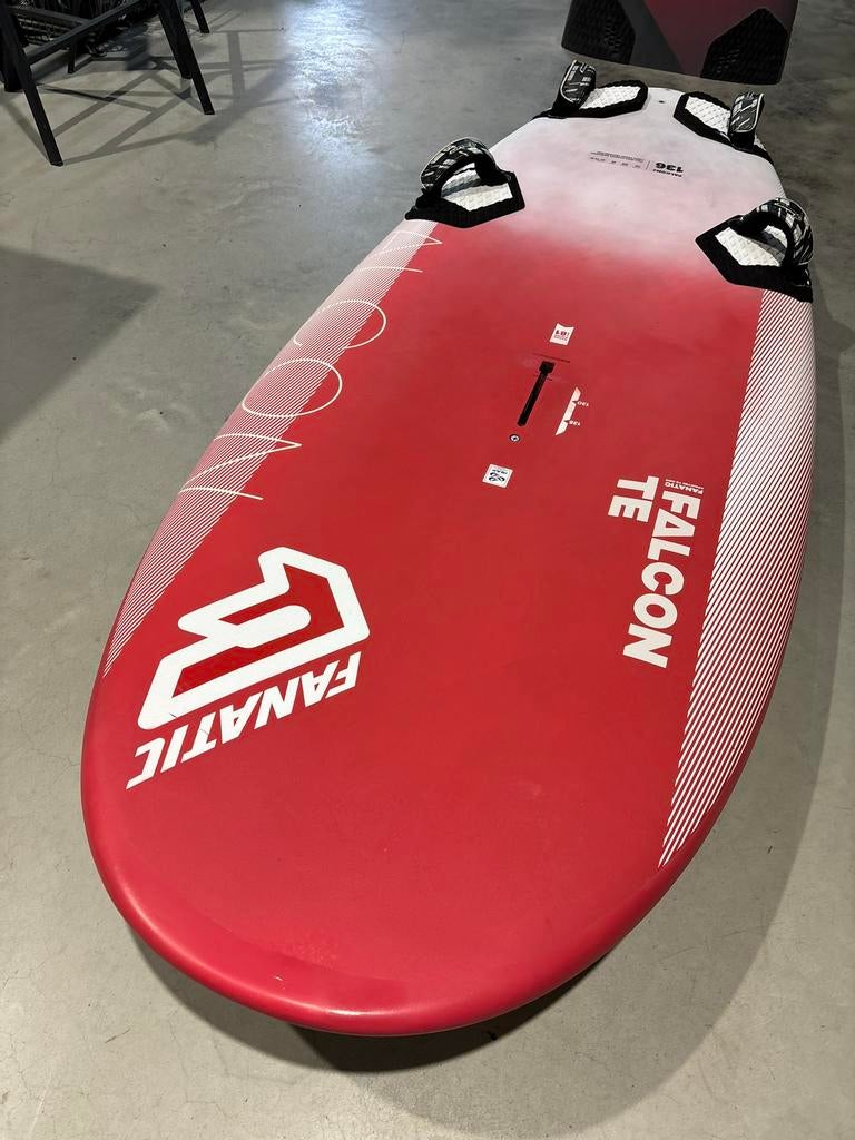 Fanatic Falcon Team Edition - 136L, Watersport en Boten, Windsurfen, Ophalen, Gebruikt, 7 m² of meer, Minder dan 250 cm