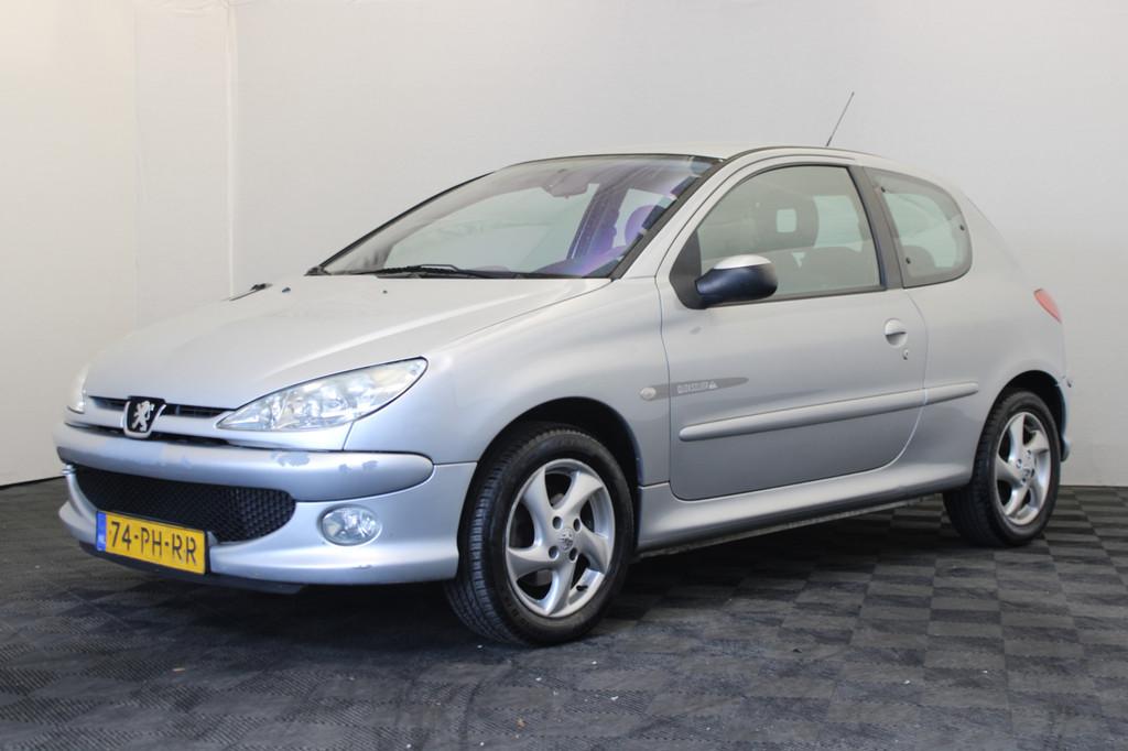 Peugeot 206 1.6-16V Quiksilver (bj 2004), Auto's, Peugeot, Voorwielaandrijving, Stof, Zwart, Bedrijf