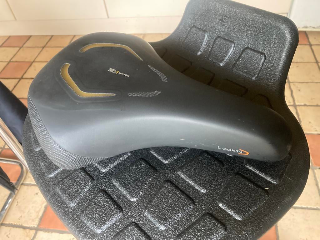 Net selle royal fietszadel 3d skingel lookin, Fietsen en Brommers, Fietsonderdelen, Ophalen, Zo goed als nieuw, Zadel
