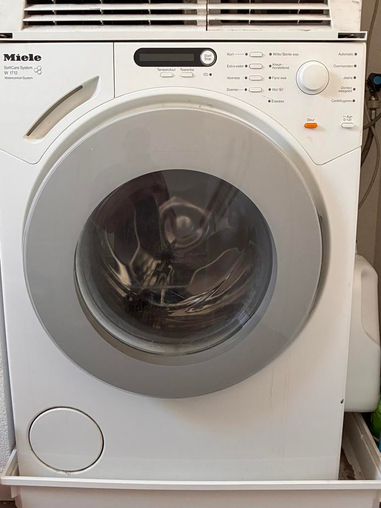 Miele Wasmachine gratis OP 25 april En zelf tillen, Witgoed en Apparatuur, Wasmachines, Ophalen, Gebruikt, Voorlader, Kort programma
