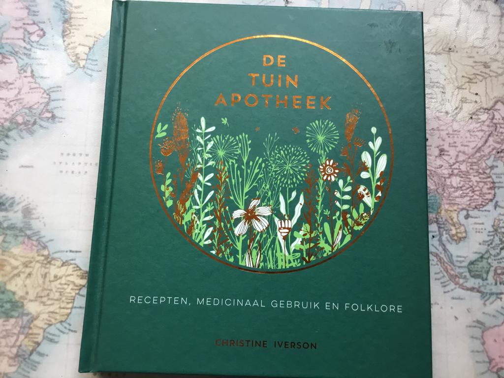 De Tuin Apotheek - Christine Iverson, Boeken, Gezondheid, Dieet en Voeding, Ophalen of Verzenden, Zo goed als nieuw, Kruiden en Alternatief