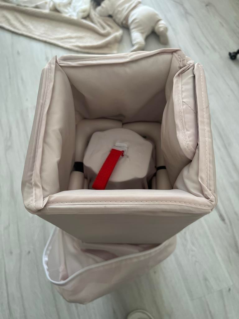 Kinderbox met matras en draagtas, Kinderen en Baby's, Boxen, Ophalen of Verzenden, Zo goed als nieuw, Vierkant, Wieltjes