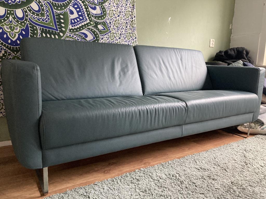 Montel mooie leren 2,5/ 3 zits bank, petrol (groen/ blauw), Huis en Inrichting, Banken | Bankstellen, Ophalen, Gebruikt, Driepersoons