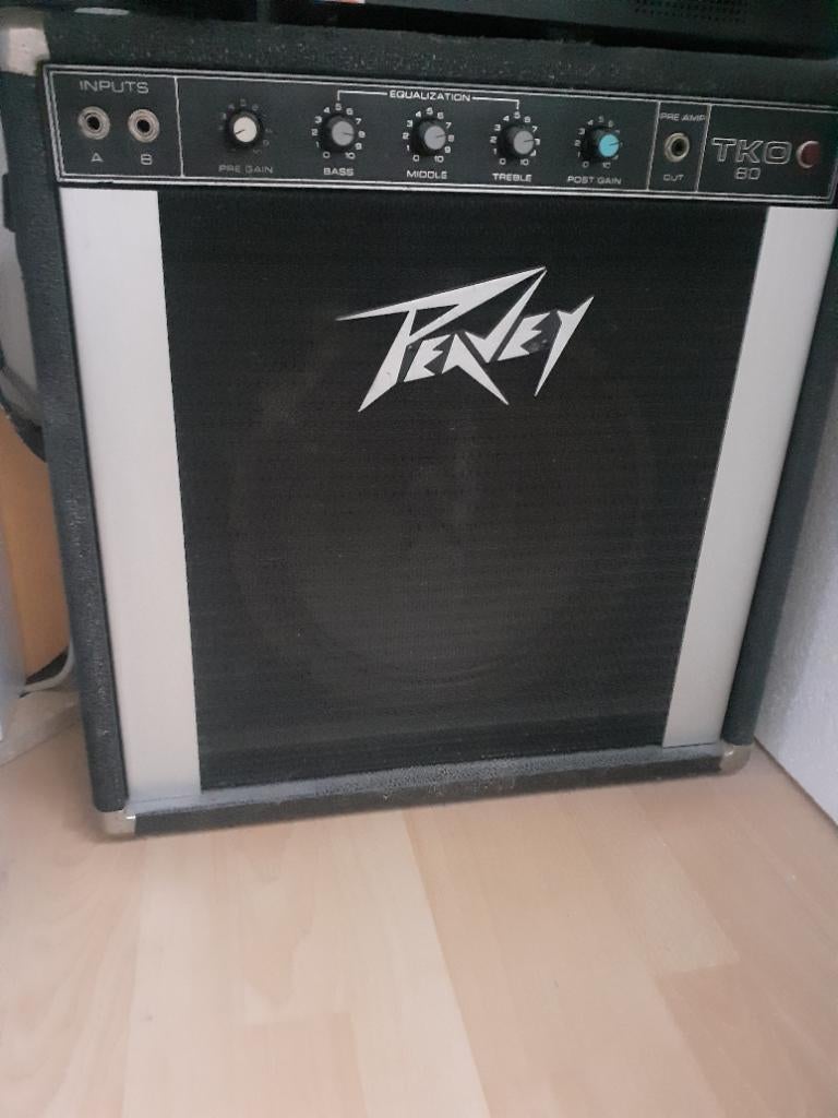 Versterker gitaar of bas, Muziek en Instrumenten, Versterkers | Bas en Gitaar, Ophalen, Zo goed als nieuw, Basgitaar, 50 tot 100 watt