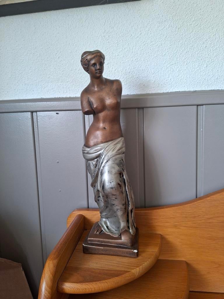 Decoratief beeld van een vrouw, Ophalen of Verzenden, 20 - 50 cm, Op sokkel, Beeld