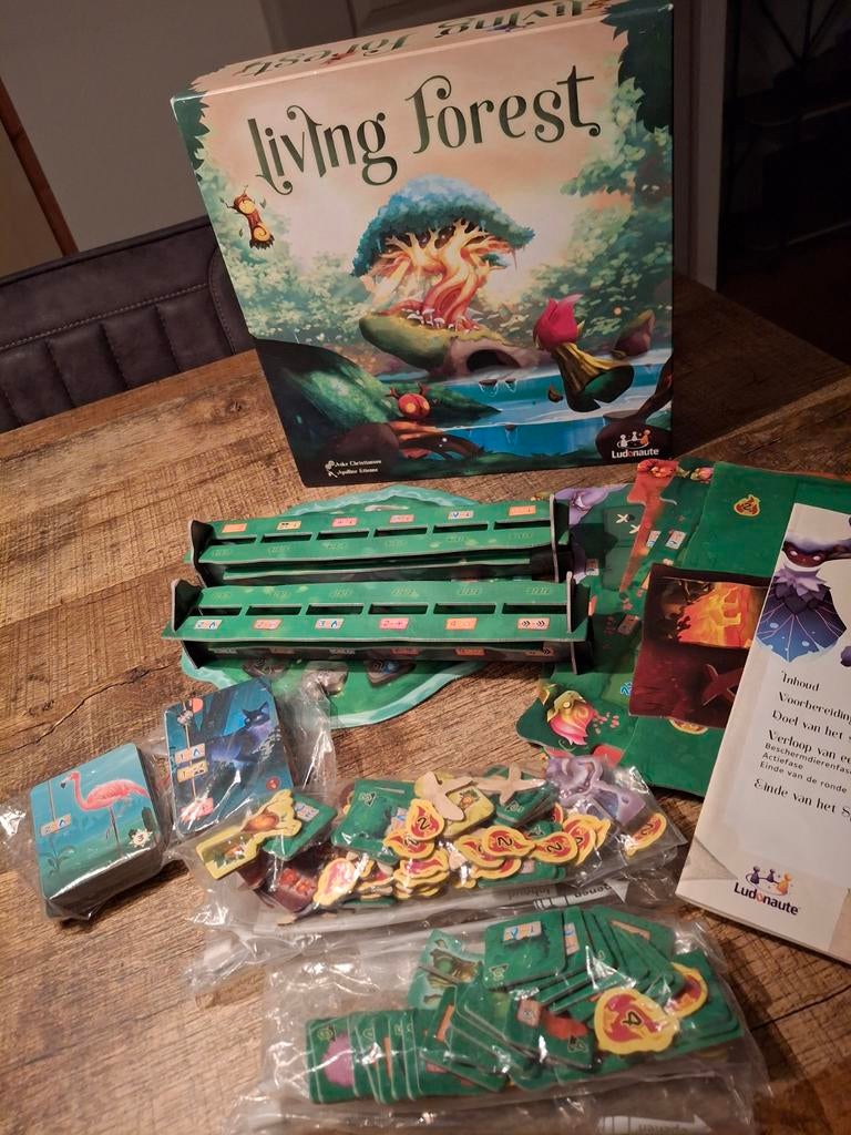 Living forest, Ophalen of Verzenden, Zo goed als nieuw