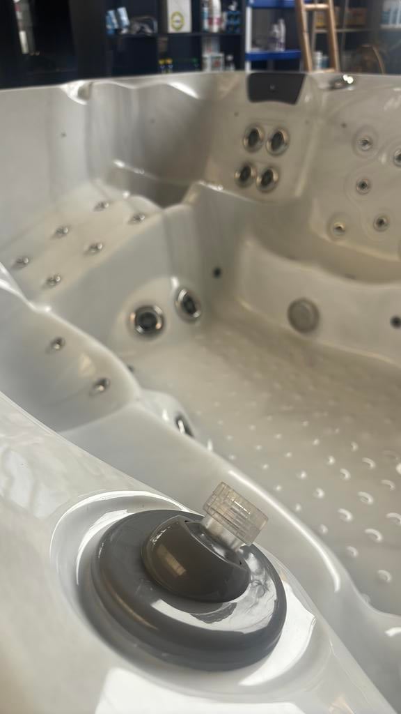Vivo Spa 512-N 305x244x92 cm GROTE jacuzzi 8 personen, Ophalen, Nieuw, Inbouw, Trap