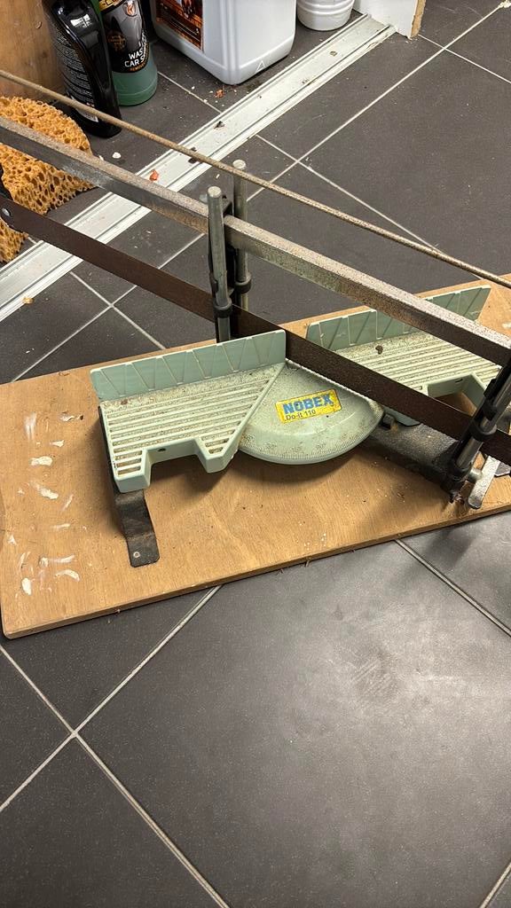 Verstekzaag, Doe-het-zelf en Verbouw, Ophalen of Verzenden, Zo goed als nieuw, Afkortzaag, 30 tot 70 mm