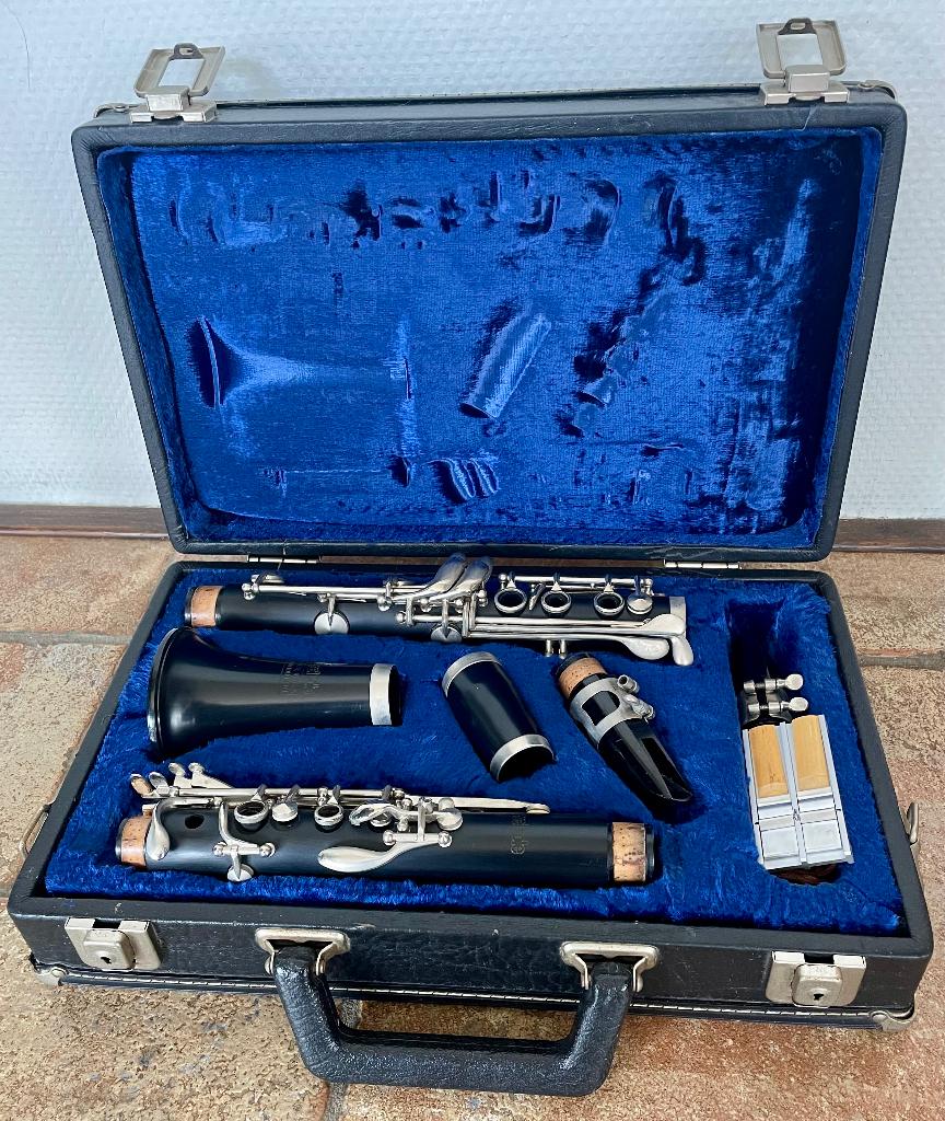 Klarinet met koffer, Muziek en Instrumenten, Blaasinstrumenten | Klarinetten, Ophalen of Verzenden, Gebruikt, Hout, Met koffer