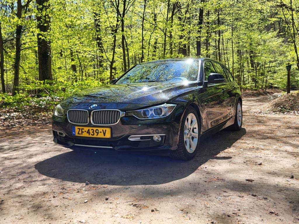 Frisse BMW 3-Serie 3.0 330D Touring AUT 2014 Zwart met 300PK, Automaat, Euro 5, Achterwielaandrijving, 1800 kg