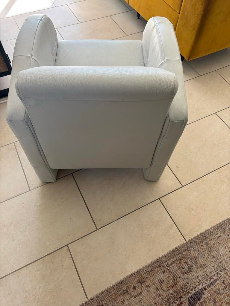 Zo goed als nieuwe fauteuil - gebroken wit, Huis en Inrichting, Fauteuils, Ophalen of Verzenden, Zo goed als nieuw, Leer