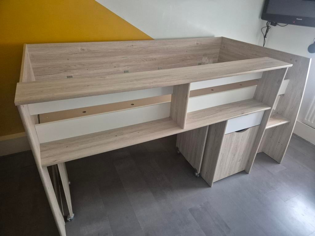 Nette halfhoogslaper met bureau, Ophalen