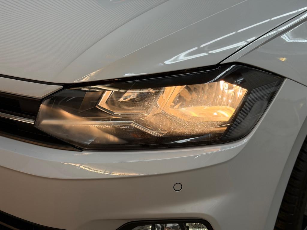 Volkswagen Polo 1.6 TDI R-Line 2018 PANO CRUISE NAVI CAR-PLA, Voorwielaandrijving, Gebruikt, Alcantara, Wit