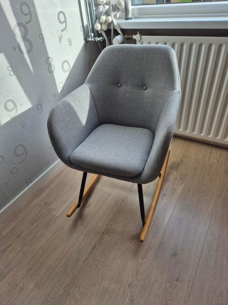 Grijze schommelstoel met houten onderstel, Ophalen, Gebruikt, Stof, Eén