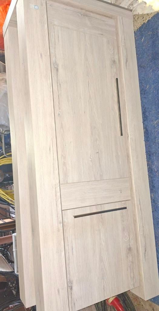 Hoge, smalle kast met planken - ideaal voor kleine ruimtes, Ophalen, Gebruikt