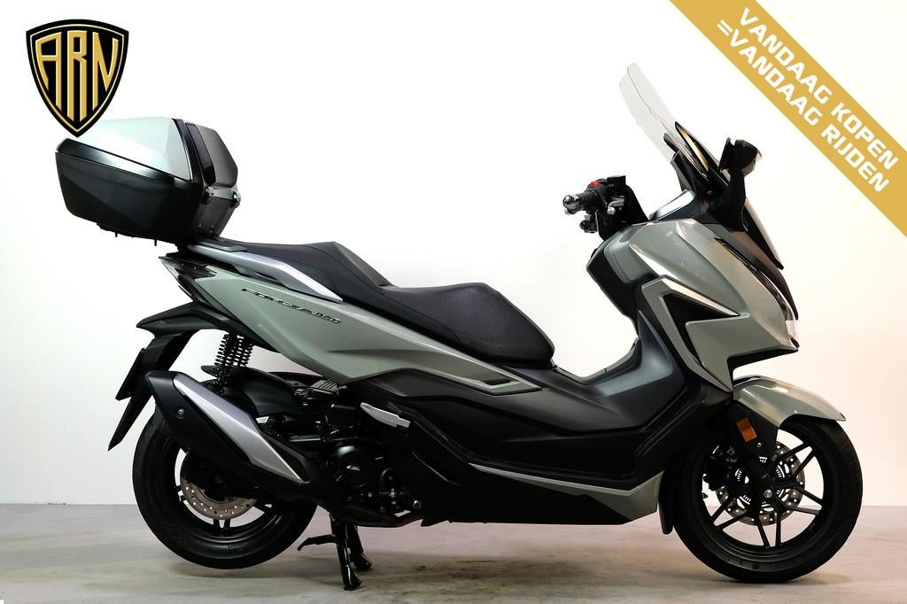 Honda FORZA 350 (bj 2021), Motoren, Bedrijf, 12 t/m 35 kW, LED Verlichting, Scooter
