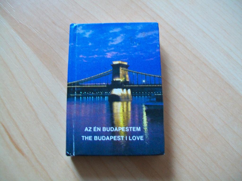 Mini boek Hongaars Engels Én Budapestem The Budapest I Love, Overige merken, Ophalen of Verzenden, Zo goed als nieuw, Europa