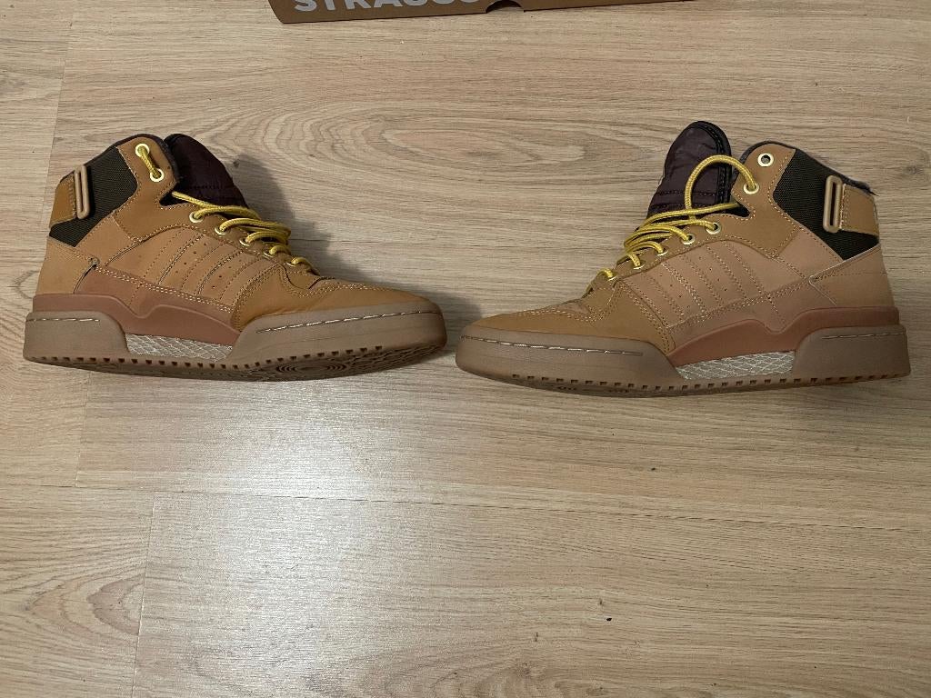 Adidas Forum Mid bruin size 42, Ophalen, Bruin, Sportschoenen, Zo goed als nieuw